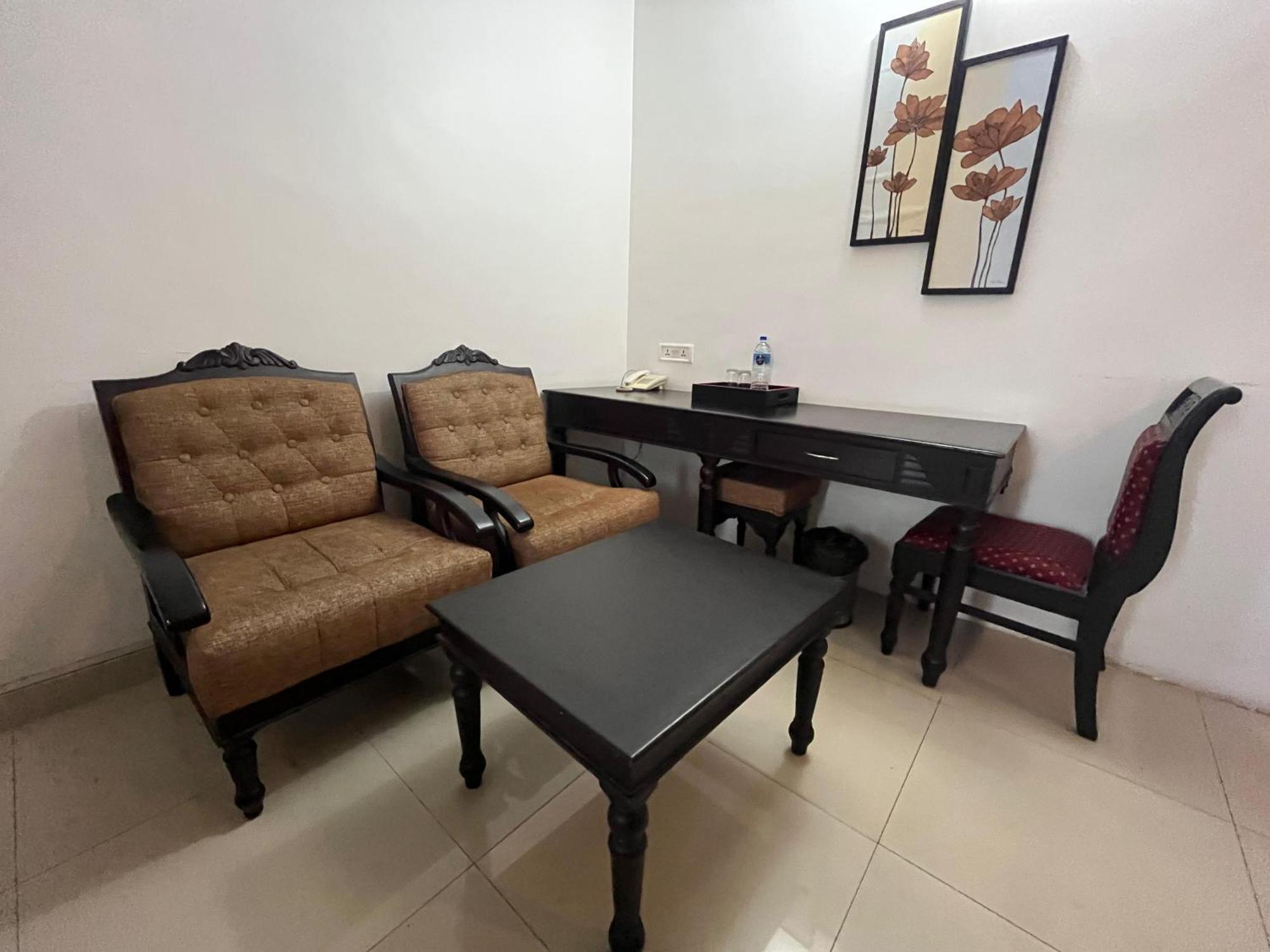 Gee Bee Palace Angamali Luaran gambar