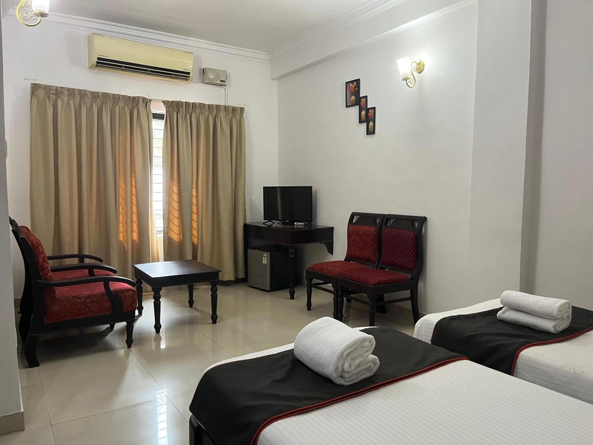 Gee Bee Palace Angamali Luaran gambar