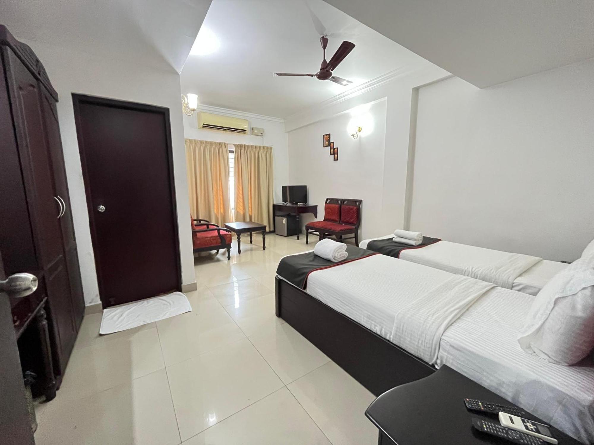Gee Bee Palace Angamali Luaran gambar
