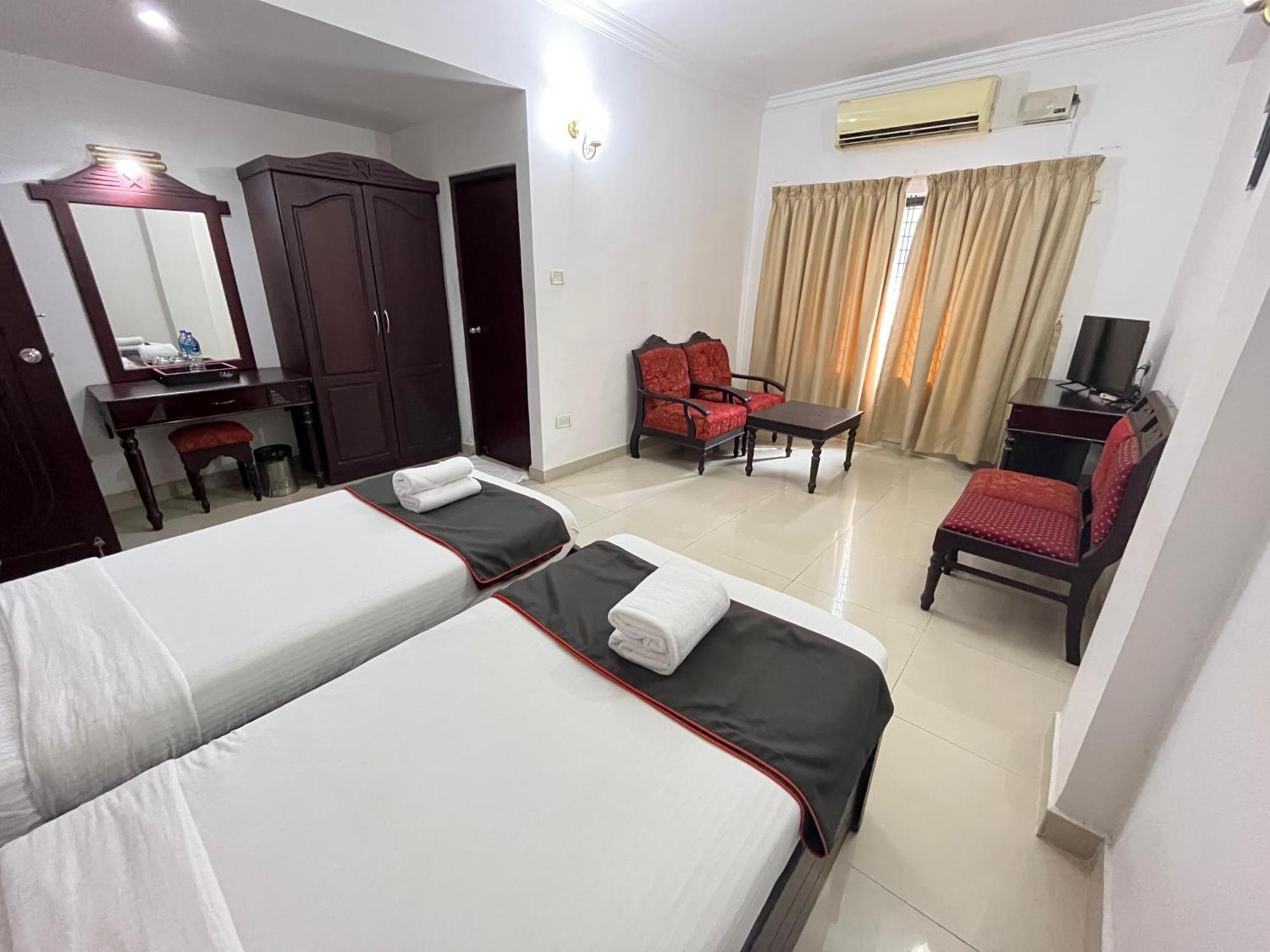 Gee Bee Palace Angamali Luaran gambar