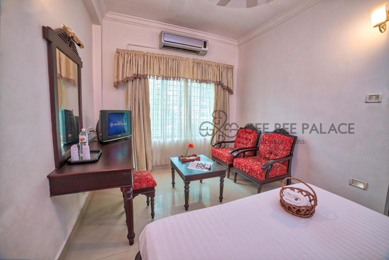 Gee Bee Palace Angamali Luaran gambar